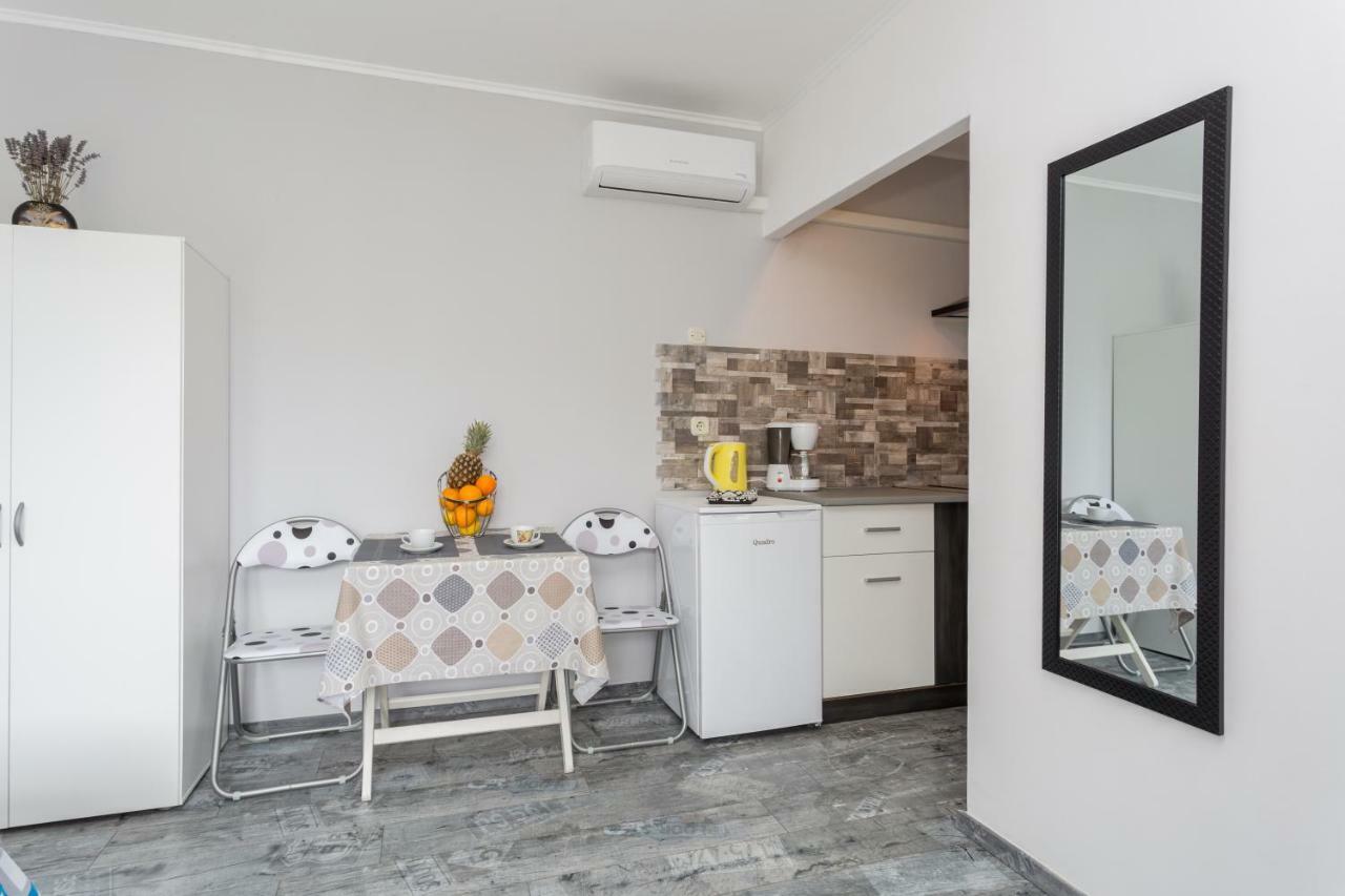 Studio Apartments Gilda Baska  Exterior photo
